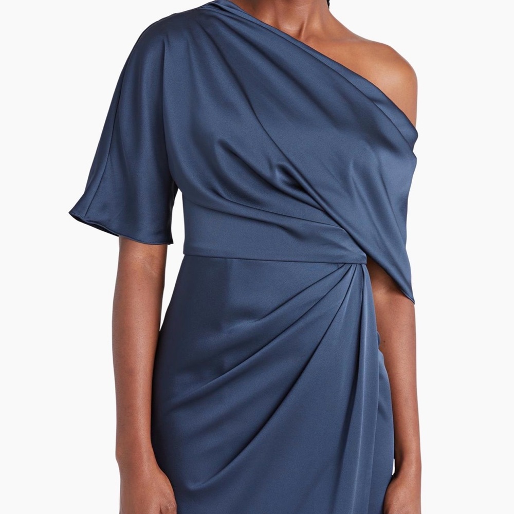 Elegant Rayna One-Shoulder Gown - Picture 5 of 8